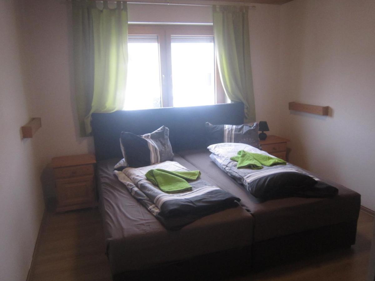 Hotel Garni Austermayer Traunreut Extérieur photo